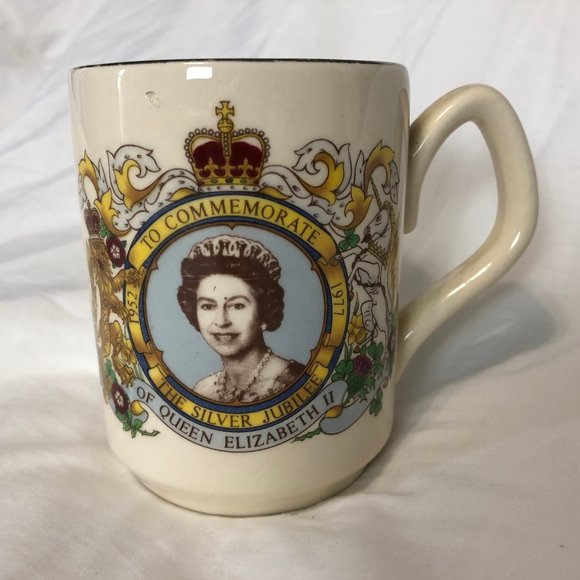 Vintage 1977 QEII Silver Jubilee Coffee Tea Mug - Picture 3 of 12